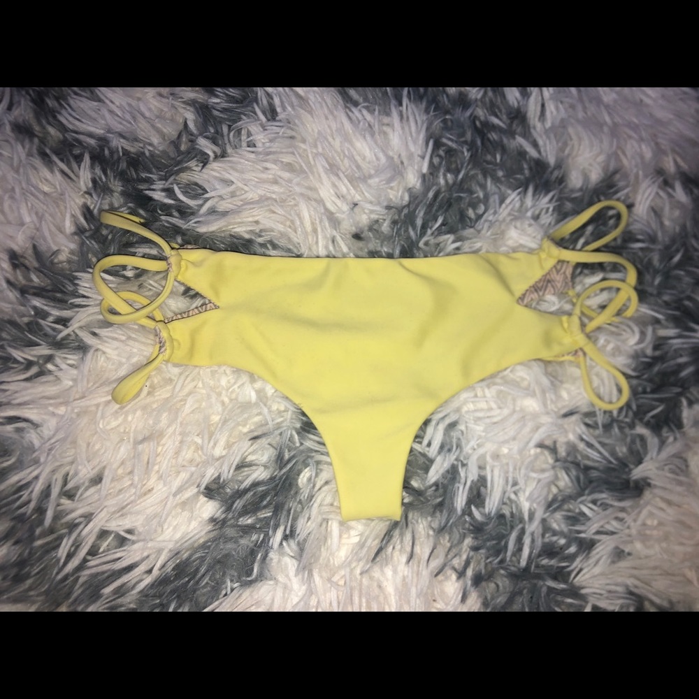 Acacia bikini bottom